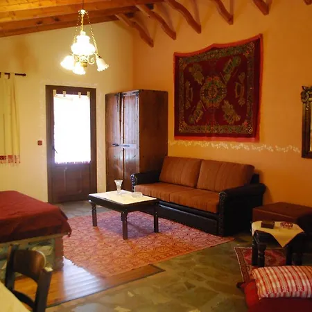Tzivaeri بيت ضيافة Likodhrómion